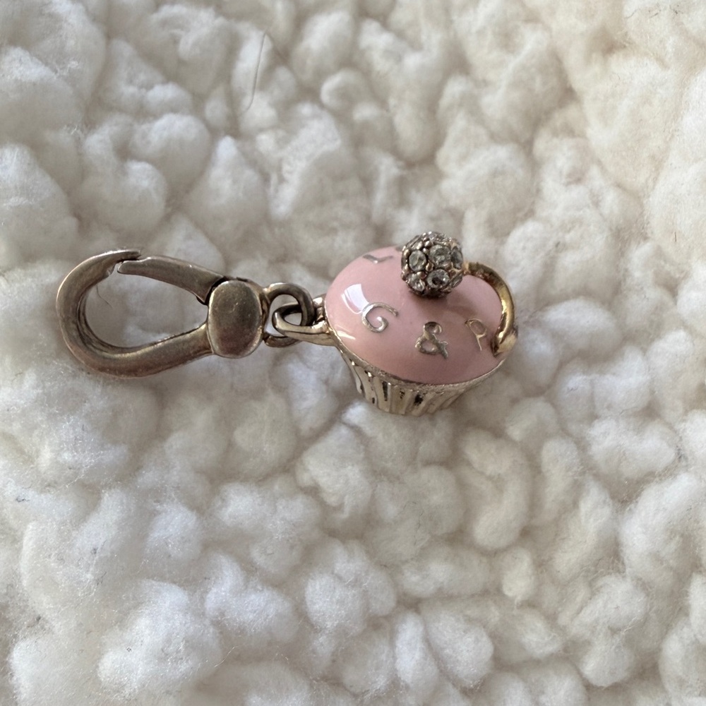Retired Authentic Juicy Couture Pink Cupcake Bracelet Charm - Picture 1 of 9